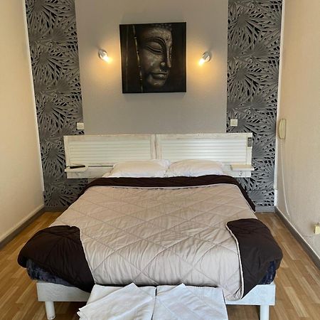 Hotel Auberge Des Charmilles Sainte-Soulle Rum bild