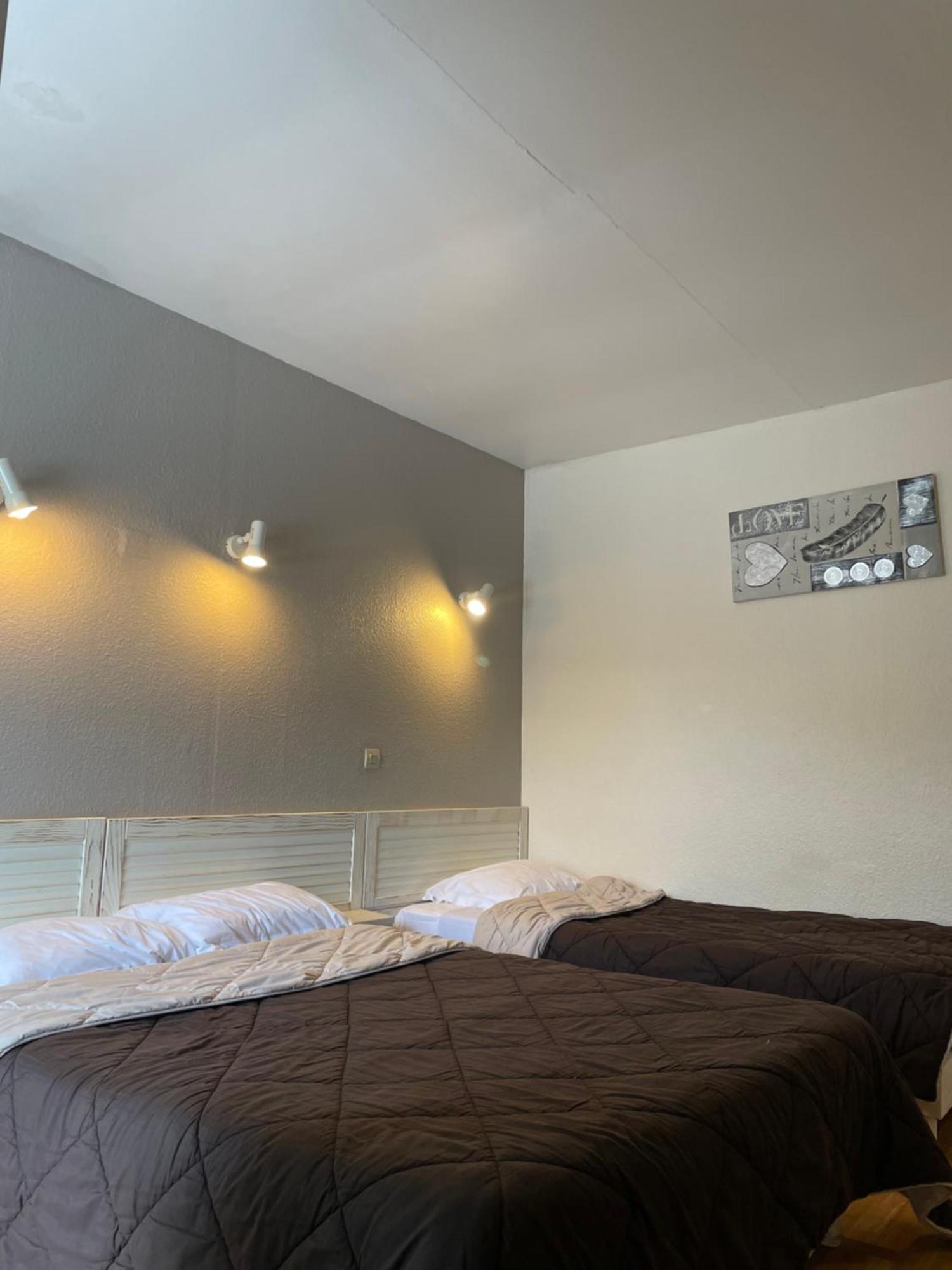 Hotel Auberge Des Charmilles Sainte-Soulle Rum bild