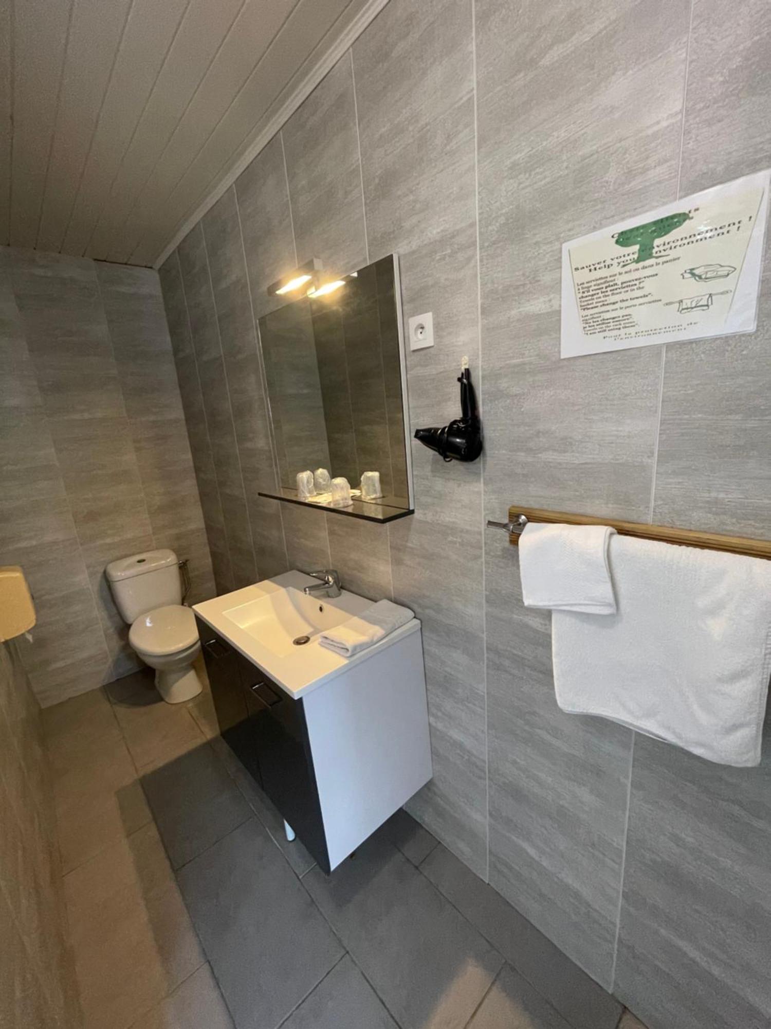 Hotel Auberge Des Charmilles Sainte-Soulle Rum bild