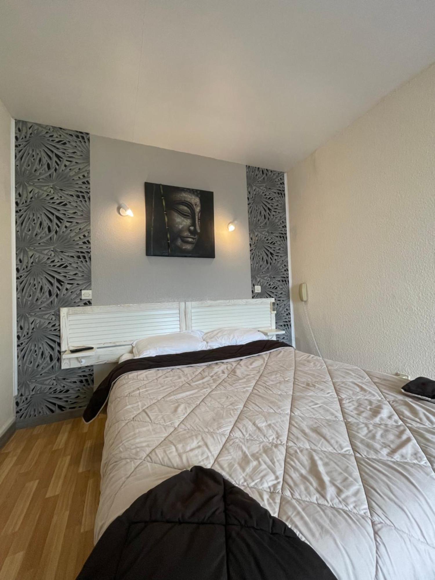 Hotel Auberge Des Charmilles Sainte-Soulle Rum bild