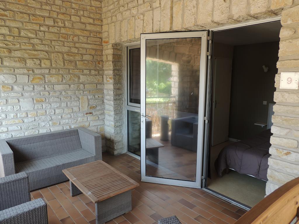 Hotel Auberge Des Charmilles Sainte-Soulle Exteriör bild